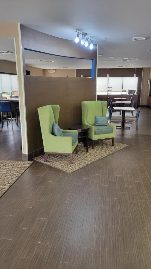 Comfort Suites Мейкон Экстерьер фото