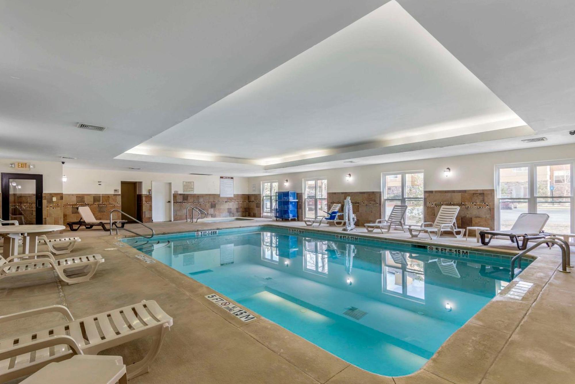Comfort Suites Мейкон Экстерьер фото