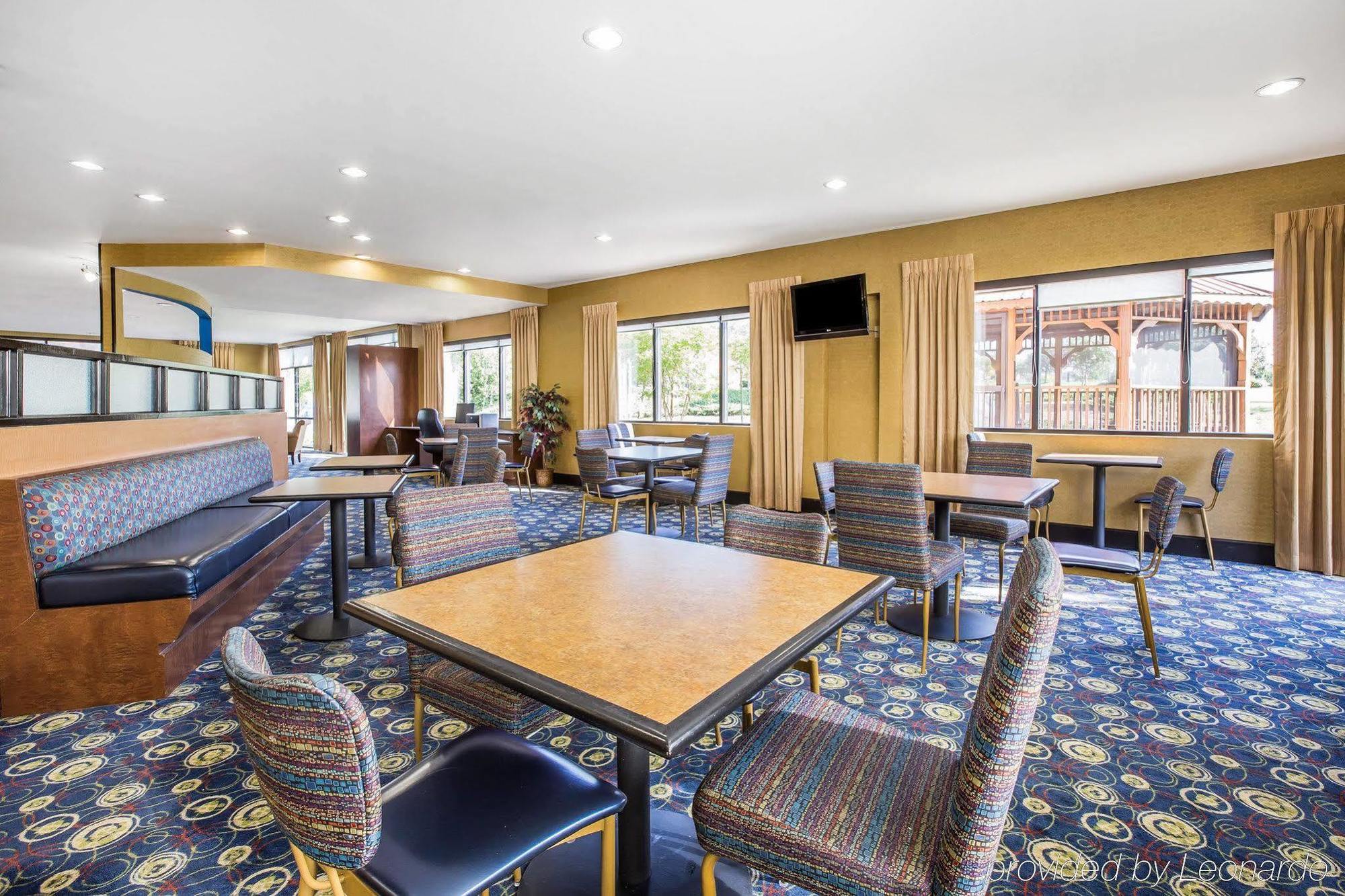 Comfort Suites Мейкон Экстерьер фото